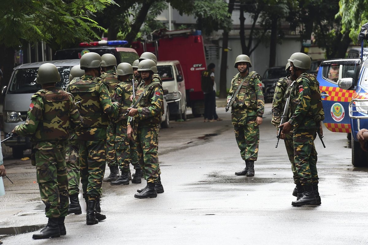 20 civilians  and  6 militants killed in Dhaka café siege, say Bangladeshi army officials