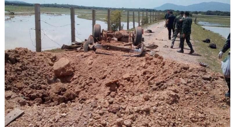 A roadside bomb killed 6 Thai soldiers and wounded 4 on Monday in the southern province of Pattani Thailand  