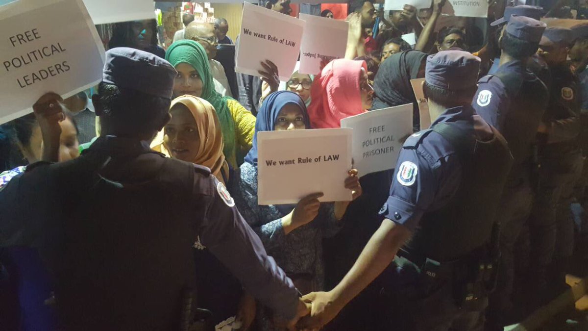 Maldives: Protests being held in front of MDP Haruge, calling for implementation of Supreme Court order to release nine political prisoners