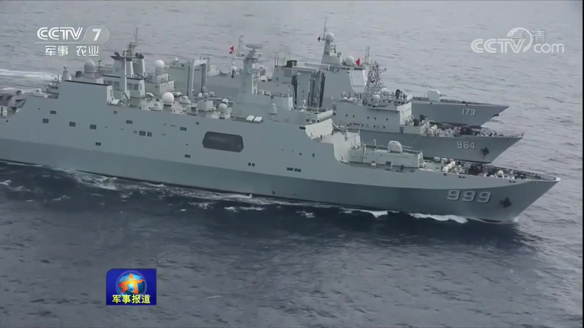 Le destroyer 173 Changsha de Type 052D n'est en fait pas seul en océan Indien actuellement, il est accompagné par un pétrolier ravitailleur Type 903A, une frégate Type 054A et un LPD Type 071. La flottille a d'ailleurs mené un ravitaillement simultané aux 3 navires de guerre.   