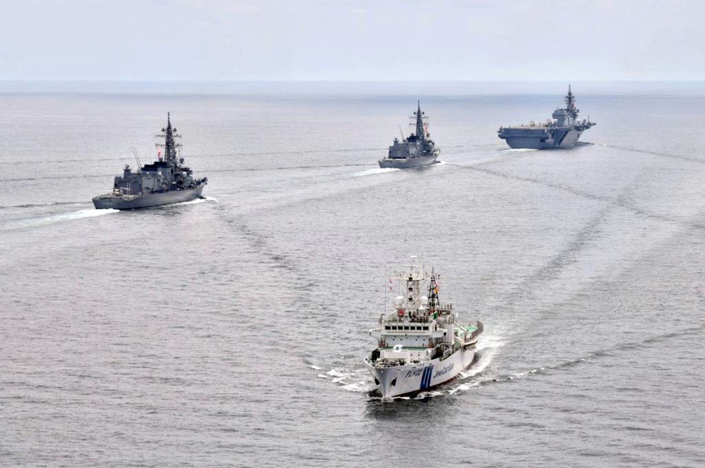 Japan Coast Guard (JCG Tsugaru) and Japan Maritime Self-Defense Force (JS Izumo, JS Murasame, JS Akebono) held their first-ever joint drill in the South China Sea on June 26.  Photo: JMSDF   