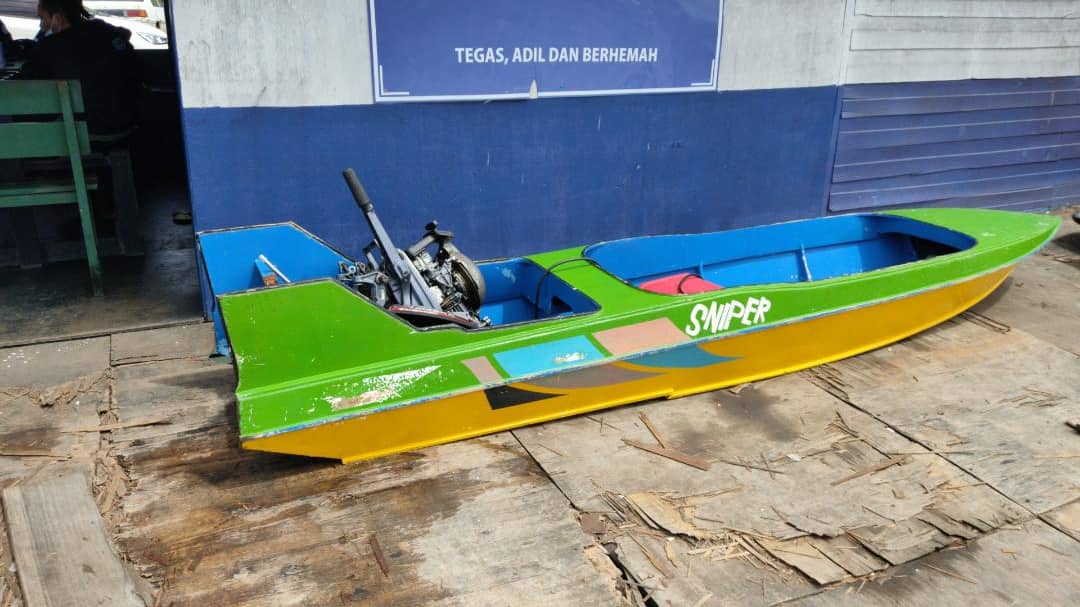 Esscom nabbed three foreign men believed perps in four recent sea armed robberies in Sabah's east coast and seized items including a handgun and ammos from them in two separate island raids. Looks like they're no kidnappers but bona fide robbers
