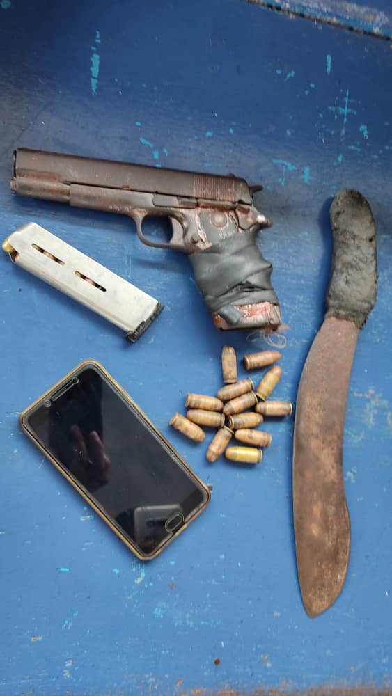 Esscom nabbed three foreign men believed perps in four recent sea armed robberies in Sabah's east coast and seized items including a handgun and ammos from them in two separate island raids. Looks like they're no kidnappers but bona fide robbers