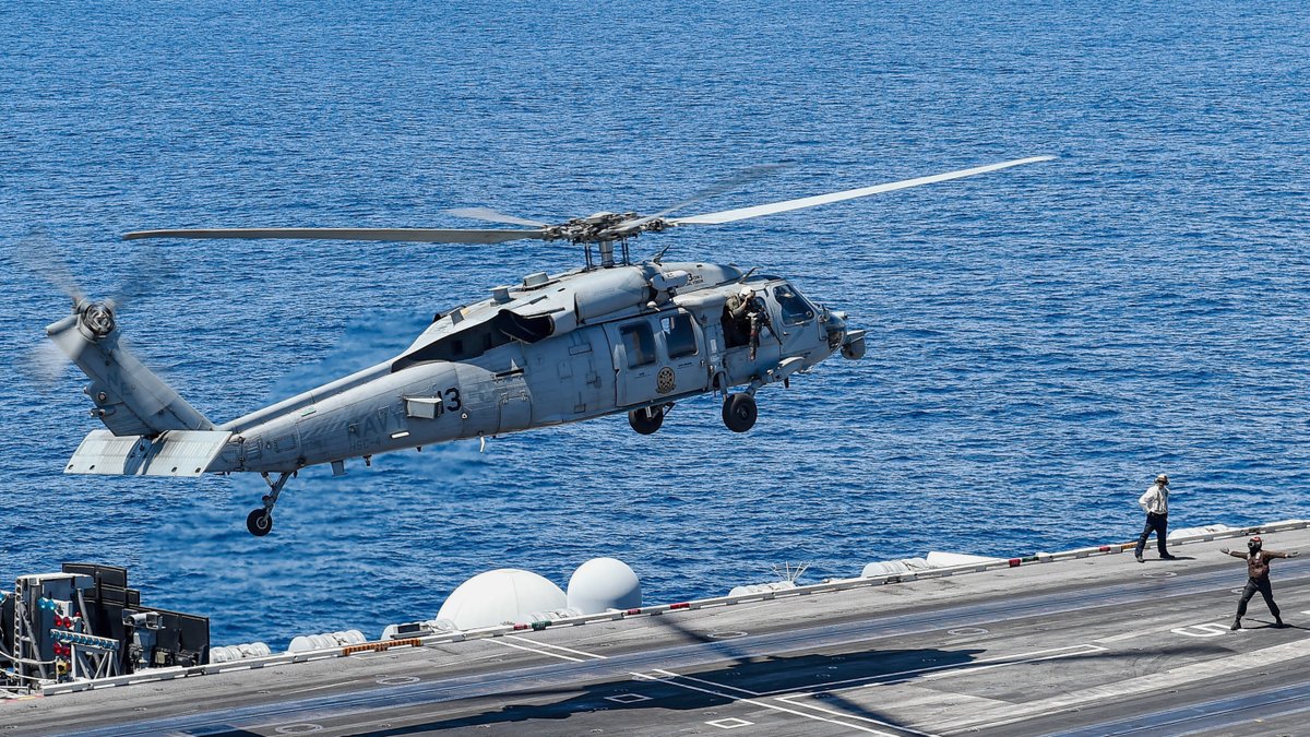 USNavy Sailors manage the flight deck aboard aircraft carrier USSCarlVinson during operations this week in the South China Sea