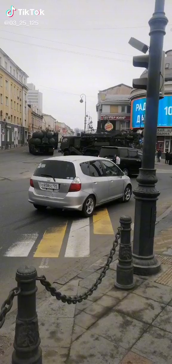 Military convoy filmed in Vladivostok