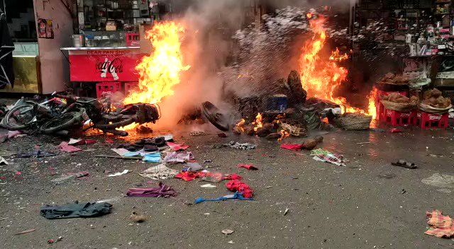 Three killed and 22 injured in a blast at Lahori Gate of the famous Anarkali Bazar in Lahore, Pakistan. More details on nature of the blast are awaited. Some saying cylinder blast, others say a timer device was used to setup a bomb. Bomb Disposal Saad at location now