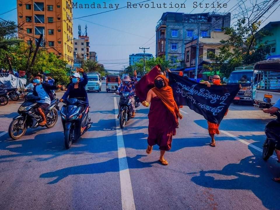 Mandalay protesters march to protest Thingyan festival April 9