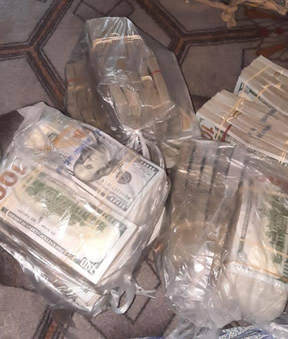 Taliban government officials claim to have arrested a man at Torkham border who was trying to smuggle tens of thousands of USD into Pakistan