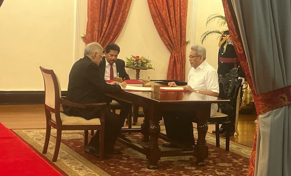 New Sri Lankan PM Ranil @RW_UNP takes oath infront of President @GotabayaR