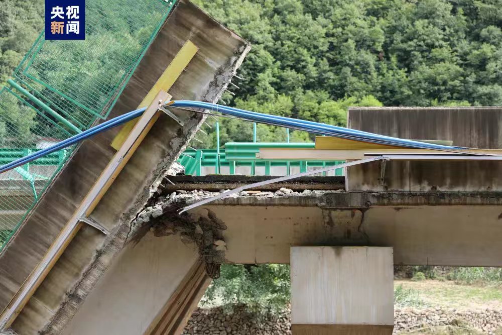 Eleven people were confirmed dead as of Saturday morning following the partial collapse of a highway bridge in northwest China's Shaanxi Province, local authorities said.