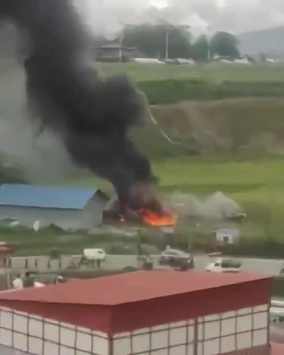 Un avion de Saurya Airlines s'écrase lors du décollage à l'aéroport international de Tribhuvan, à Katmandou. 19 personnes étaient à bord de l'avion à destination de Pokhara