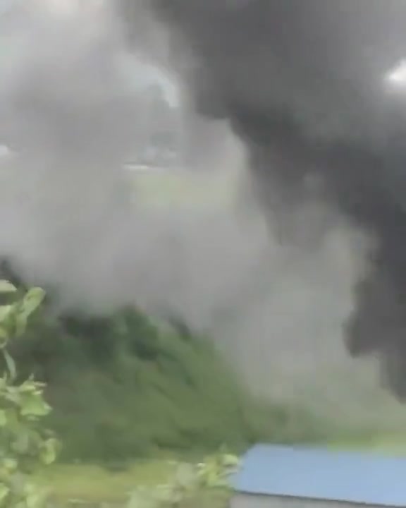 Un avion de Saurya Airlines s'écrase lors du décollage à l'aéroport international de Tribhuvan, à Katmandou. 19 personnes étaient à bord de l'avion à destination de Pokhara