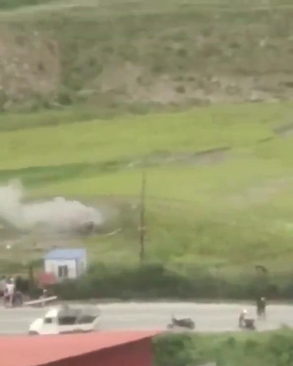 Ein Flugzeug der Saurya Airlines stürzt beim Start am Tribhuvan International Airport in Kathmandu ab. An Bord des nach Pokhara fliegenden Flugzeugs befanden sich 19 Personen.