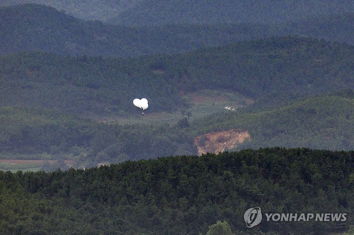 Korea Północna ponownie wystrzeliła około 20 balonów na śmieci. Ale zostały zdmuchnięte na północ