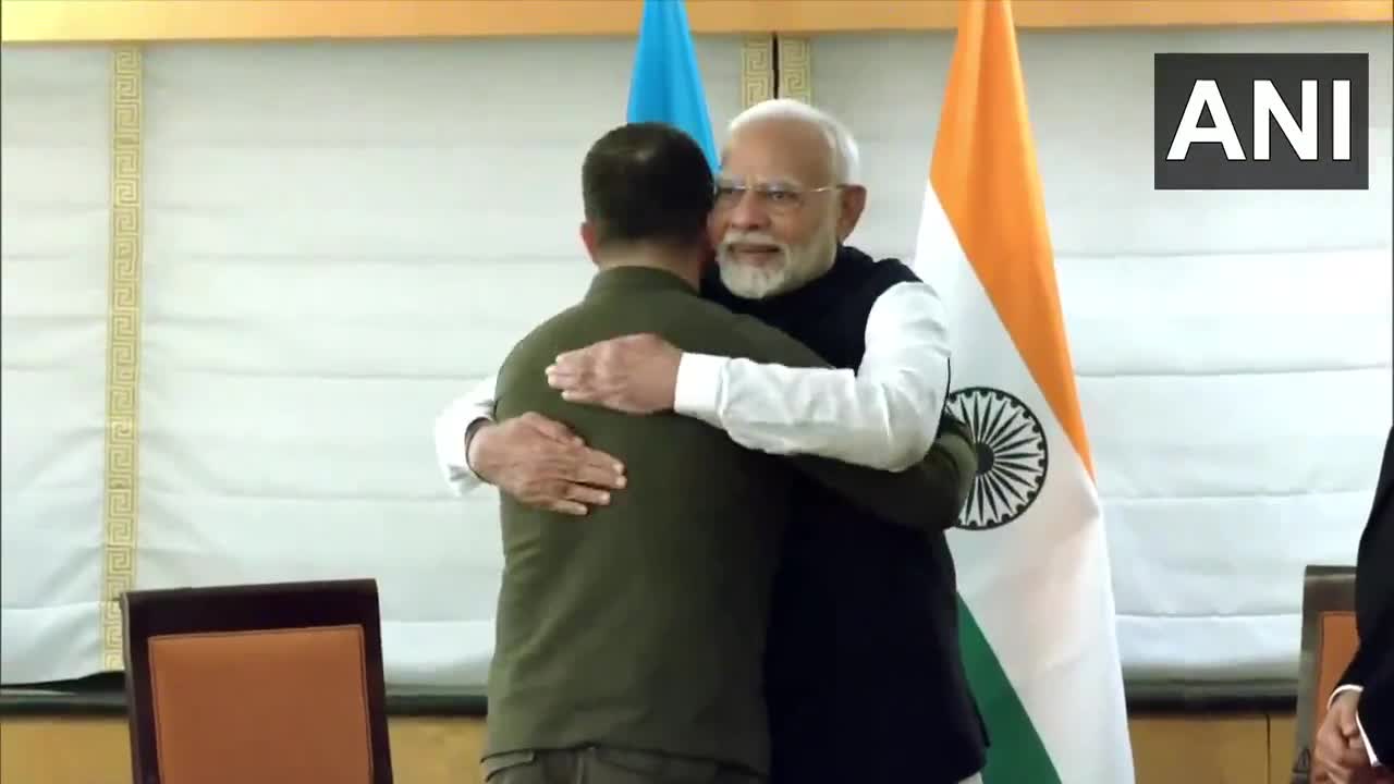 Serokwezîrê Hindistanê Narendra Modi li New York, Dewletên Yekbûyî, bi Serokê Ukraynayê Volodymyr Zelenskyy re hevdîtinek dualî pêk tîne (Çavkanî: ANI / DD News)