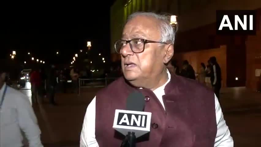 Delhi: TMC MP Saugata Roy says, Farmers are protesting, they want a legal guarantee of MSP and the government should listen to the Vice President and reach a compromise with the farmers.