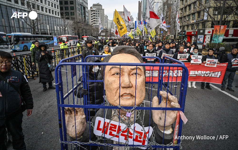 South Korean police make second attempt to raid presidential office compound as President Yoon Suk Yeol vows to fight until the very last minute