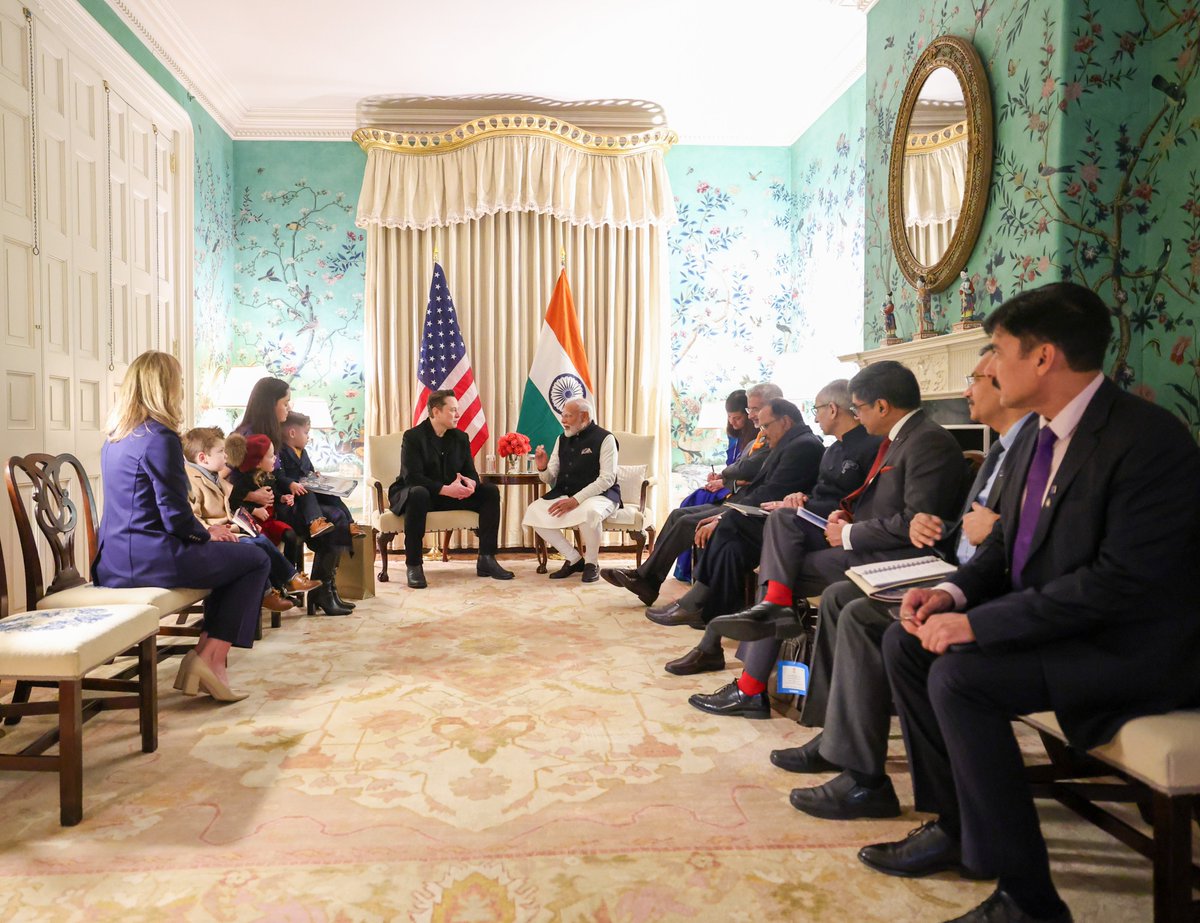 Modi: Had a very good meeting with @elonmusk in Washington DC. We discussed various issues, including those he is passionate about such as space, mobility, technology and innovation. I talked about India's efforts towards reform and furthering 'Minimum Government, Maximum Governance.'