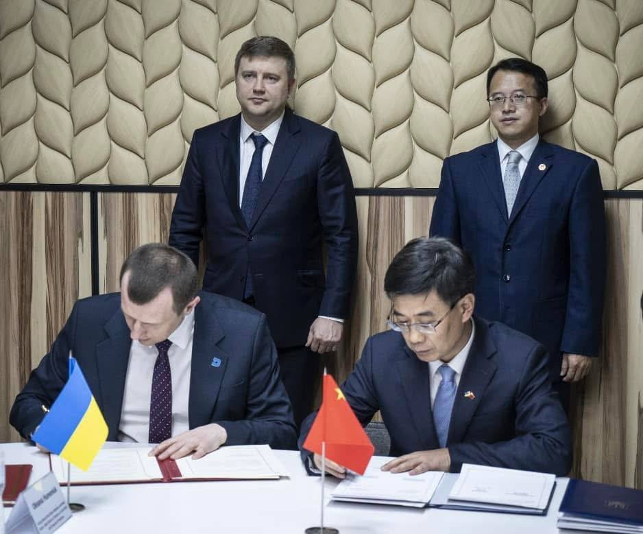 Ukraina och Kina har undertecknat ett avtal om att utöka listan över ukrainsk jordbruksexport till Kina, enligt ministeriet för jordbrukspolitik. Peking uttryckte också beredskap att samarbeta med det internationella samfundet för en konstruktiv lösning av krisen och för att uppnå varaktig fred