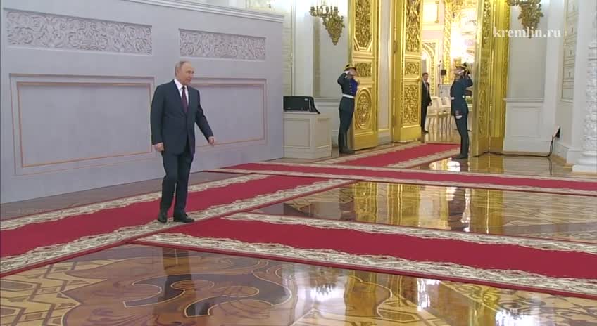 Putin meets Xi Jinping in Kremlin