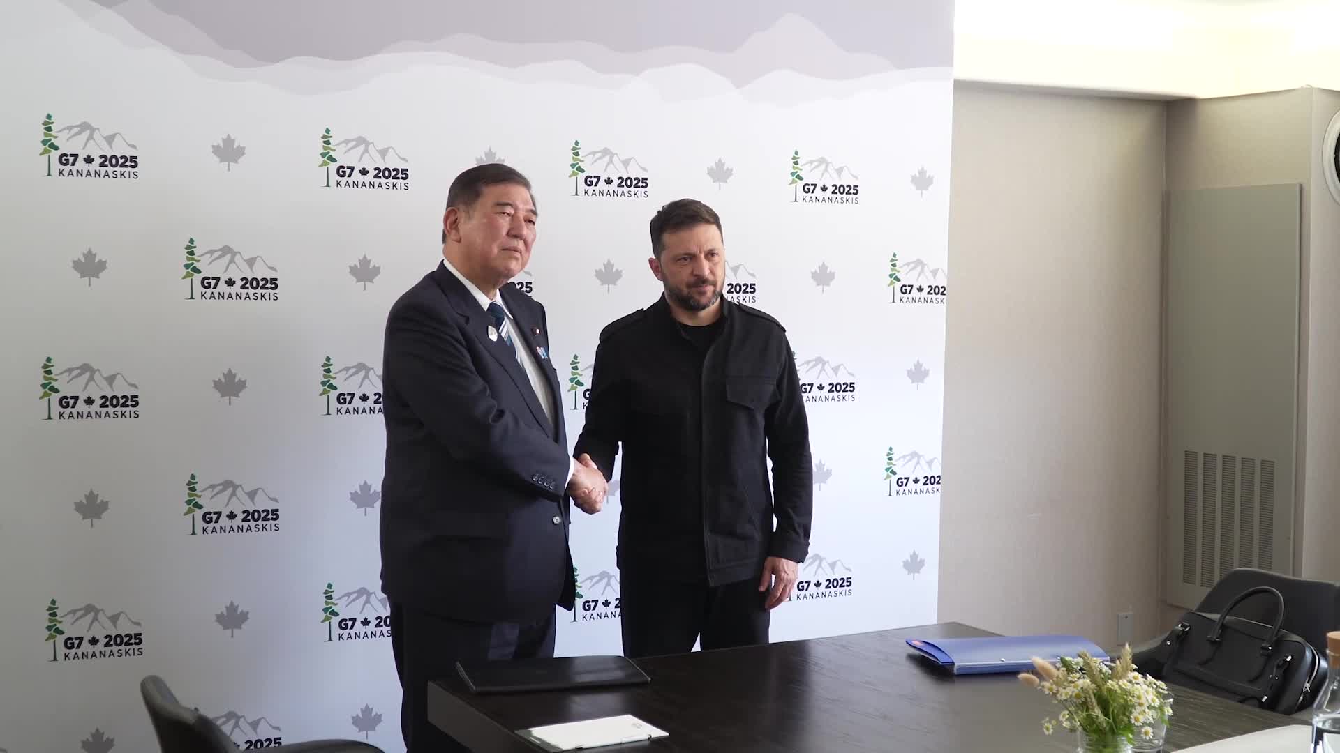 Zelenskyy, G7 zirvesi kapsamında Japonya Başbakanı Shigeru Ishiba ile bir araya geldi