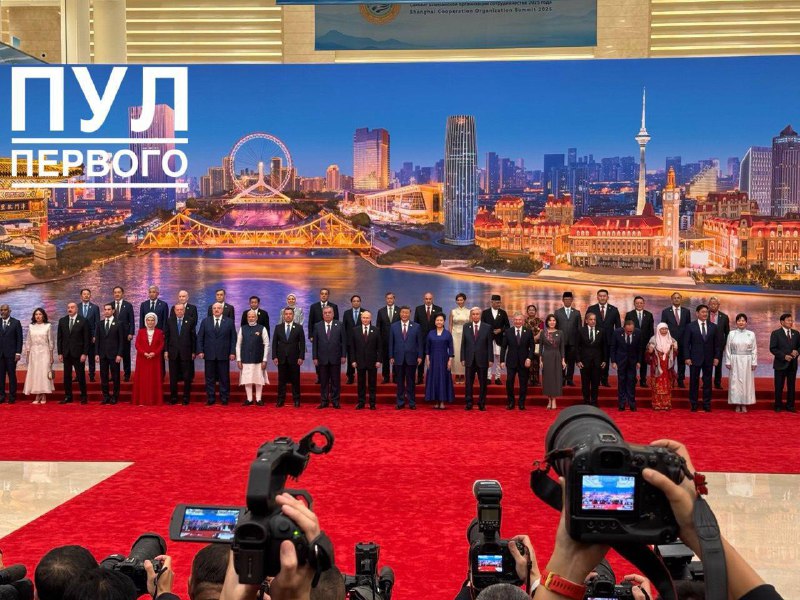 A joint photo of the leaders arriving for the SCO summit in China.