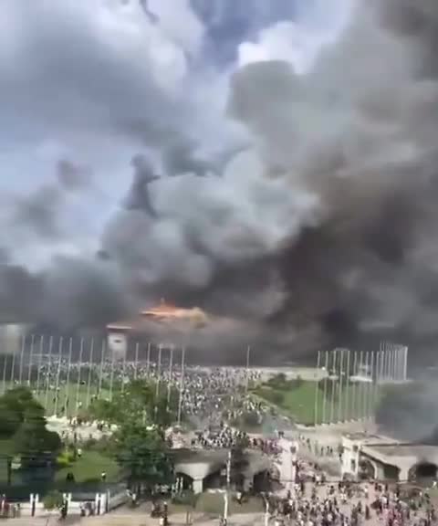 Nepal: The parliament building on fire while a large number of angry protesters have stormed the government area