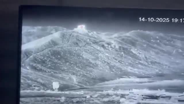 As tensões entre Paquistão e Afeganistão aumentam novamente. O Paquistão divulga imagens térmicas de um ataque a um posto militar do Talibã. Drones paquistaneses supostamente sobrevoam várias cidades afegãs.