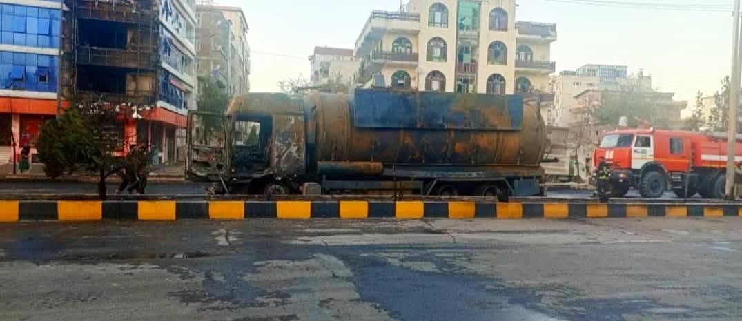Zabiullah Mujahid, porta-voz do emirado: Nas proximidades da cidade de Cabul, um caminhão-tanque de combustível explodiu, causando um incêndio. Não há motivo para preocupação. Alguns espalharam rumores de um ataque aéreo, mas isso é falso.