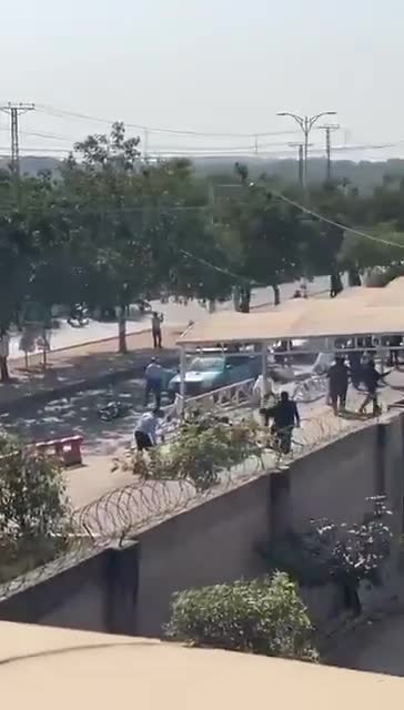 לפחות 9 הרוגים ו-21 פצועים אירעו בפיצוץ מחוץ לבתי המשפט המחוזיים באיסלאמאבאד, פקיסטן. הפיצוץ נחקר כעת כחשד לפיגוע התאבדות. - יומן חוראסאן