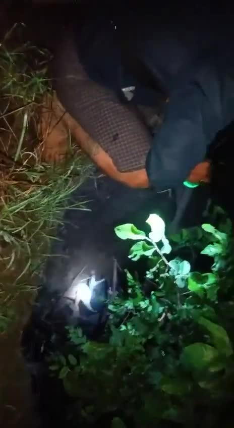 Myanmar: a junta policeman in the Salin township of the Magway region, managed to sneak away from his position during the night an defect towards the resistance with his weapons